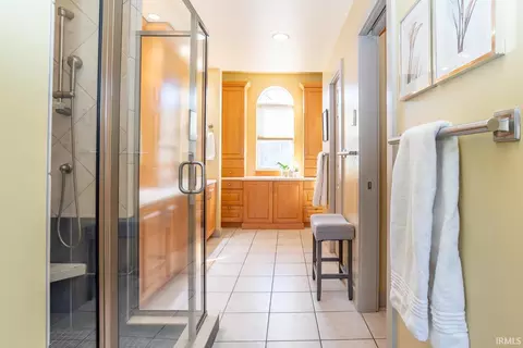 Bath - 737 E Moss Creek Cir, Bloomington, IN 47401 photo 2 of 5
