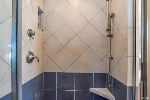 Bath - 737 E Moss Creek Cir, Bloomington, IN 47401 photo 3 of 5