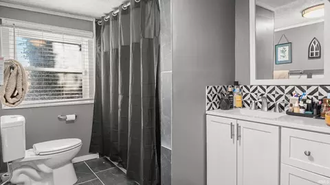 Bath - 2118 24th St, Bedford, IN 47421 photo 1 of 1