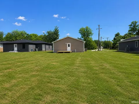 Exterior - 511 College Ave, Mitchell, IN 47446 photo 5 of 6