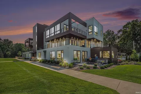 950 E Jackson Blvd #102, Elkhart, IN 46516