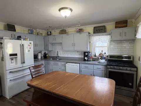 427 E Central Ave, Bluffton, IN 46714 photo 7