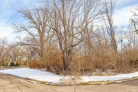 53420 Old Woodbridge Ct #1, South Bend, IN 46637