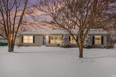 53105 Crystal Pond Dr, Elkhart, IN 46514