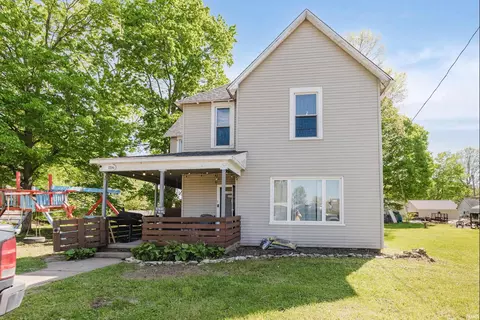 116 W 8th St, Matthews, IN 46957