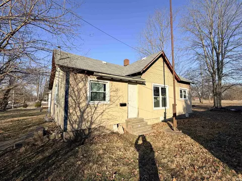 353 N Park St, Jasonville, IN 47438