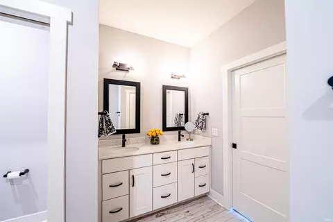 Bath - 295 Quell Ct, Fort Wayne, IN 46845 photo 6 of 7