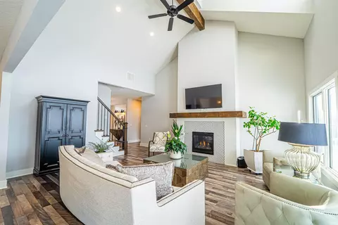 Living - 295 Quell Ct, Fort Wayne, IN 46845 photo 2 of 2