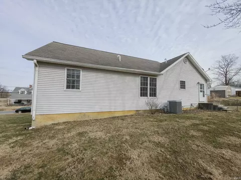 Exterior - 202 E Oak St, Allendale, IL 62410 photo 4 of 6