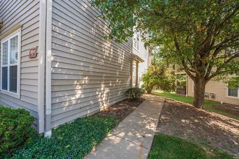 704 E Bayberry Ct #E, Bloomington, IN 47401 photo 2
