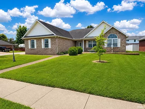 9120 Clear Creek Dr, Evansville, IN 47711