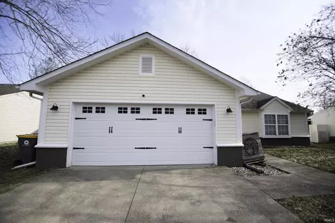 2709 S Pine Meadows Dr, Bloomington, IN 47403 photo 3