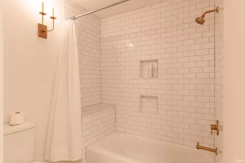Bath - 2410 E Cedarwood Ct, Bloomington, IN 47401 photo 5 of 6