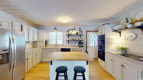 Kitchen - 1075 E Bocock Rd, Marion, IN 46952 photo 5 of 5