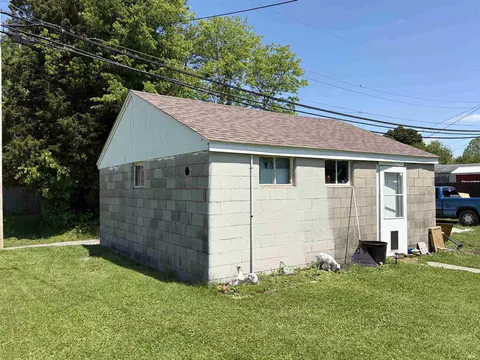 Exterior - 1523 4th St, Bedford, IN 47421 photo 2 of 3