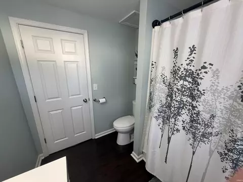 Bath - 706 E 9th St, Auburn, IN 46706 photo 2 of 3