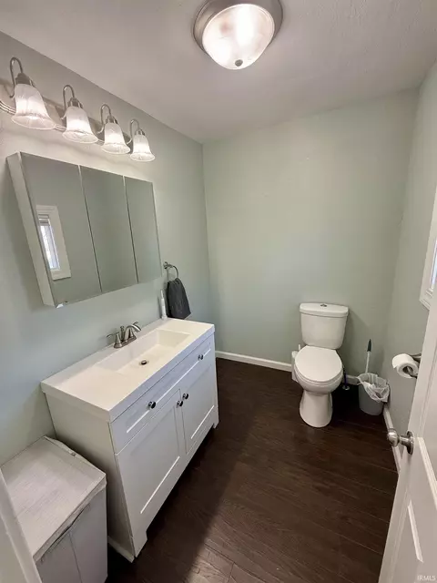 Bath - 706 E 9th St, Auburn, IN 46706 photo 3 of 3