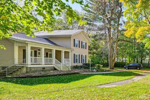 641 E Dragoon Trl, Mishawaka, IN 46545
