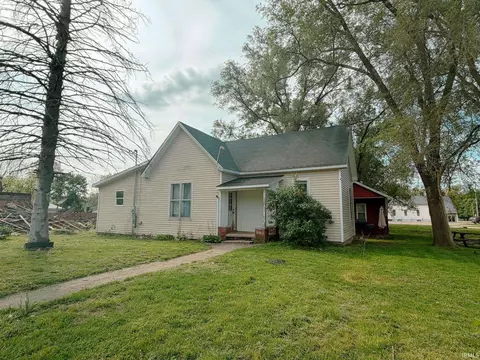 106 E Union St, West Union, IL 62477