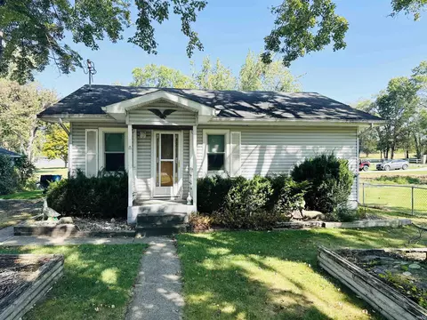 20720 S Lake Dr, Walkerton, IN 46574