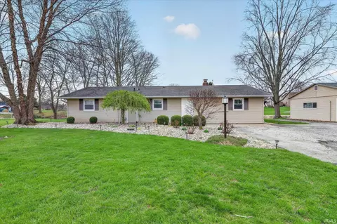 6010 S 020 W, Wolcottville, IN 46795