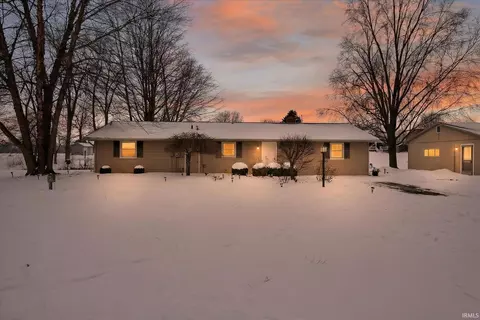 6010 S 020 W, Wolcottville, IN 46795