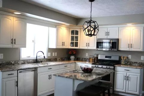 Kitchen - 2106 S 150 E, Peru, IN 46970 photo 2 of 7