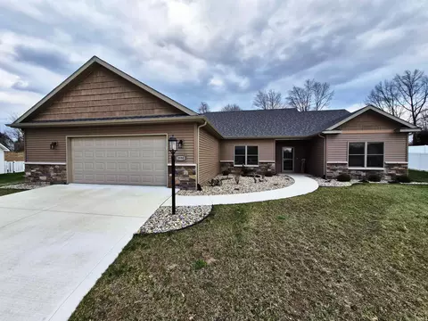 3990 E Kings Pass, Warsaw, IN 46582
