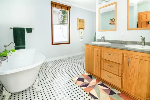 Bath - 817 W 8th St, Bloomington, IN 47404 photo 2 of 5