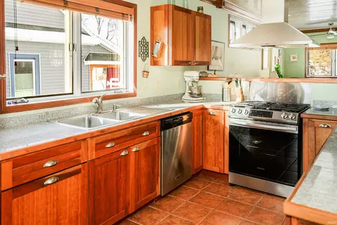 Kitchen - 817 W 8th St, Bloomington, IN 47404 photo 3 of 6