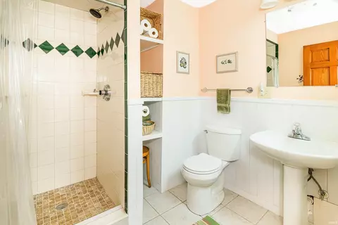 Bath - 817 W 8th St, Bloomington, IN 47404 photo 4 of 5
