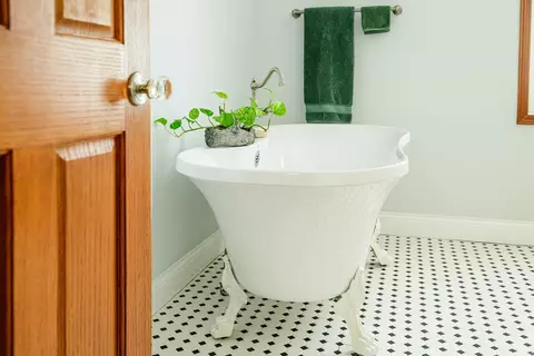 Bath - 817 W 8th St, Bloomington, IN 47404 photo 1 of 5