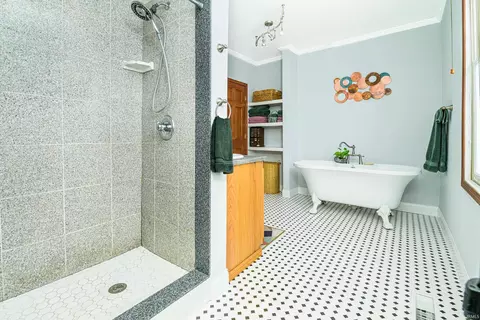 Bath - 817 W 8th St, Bloomington, IN 47404 photo 3 of 5