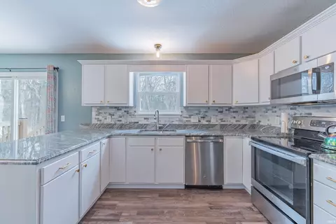 Kitchen - 659 S Solitude Ct, Bloomington, IN 47403 photo 2 of 3