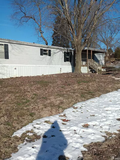 104 E In St, Holland, IN 47541