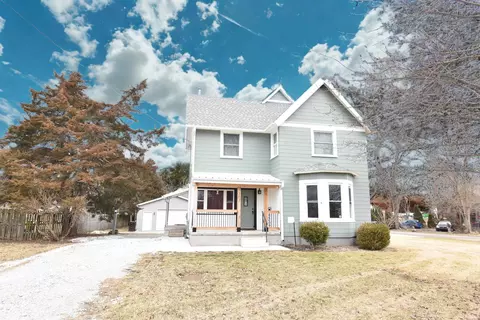 307 E 4th St, Earl Park, IN 47942