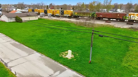 400 W Railroad St, Waterloo, IN 46793 photo 2