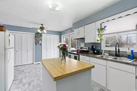 Kitchen - 402 Boone Ln, Mitchell, IN 47446 photo 1 of 5