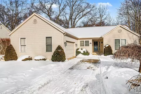 55370 Falling Water Dr, Elkhart, IN 46514