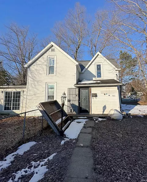 701 Park St, Loogootee, IN 47553