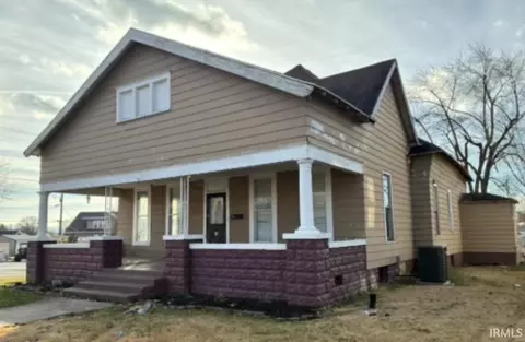 403 W 3rd St, Bicknell, IN 47512