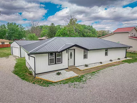 5233 State Route 261 Hwy, Newburgh, IN 47630