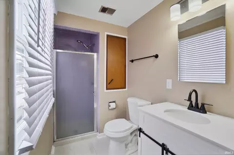 Bath - 5708 Countess Dr, Fort Wayne, IN 46815 photo 1 of 5