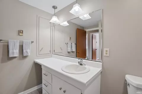Bath - 5708 Countess Dr, Fort Wayne, IN 46815 photo 4 of 5