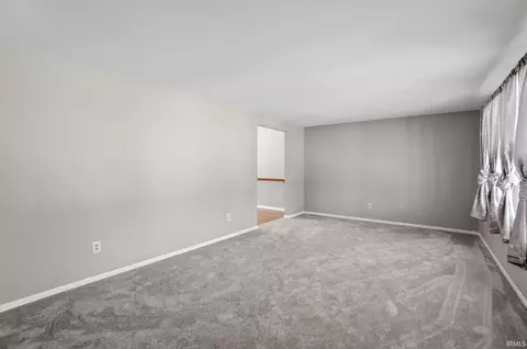 Living - 5708 Countess Dr, Fort Wayne, IN 46815 photo 2 of 5