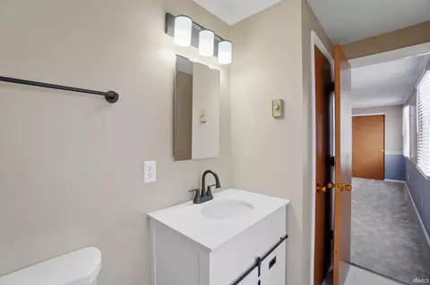 Bath - 5708 Countess Dr, Fort Wayne, IN 46815 photo 2 of 5