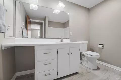 Bath - 5708 Countess Dr, Fort Wayne, IN 46815 photo 3 of 5