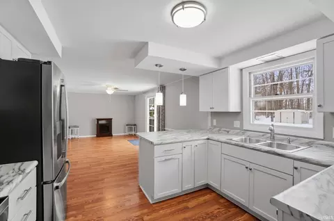 Kitchen - 5708 Countess Dr, Fort Wayne, IN 46815 photo 3 of 5