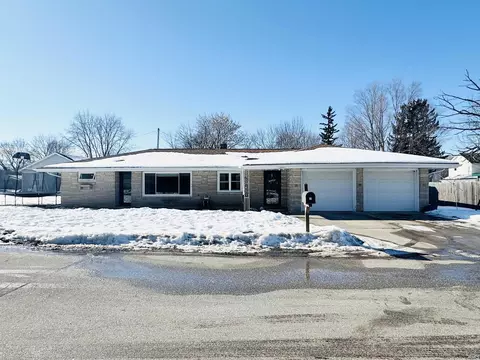 104 Maine St, Walkerton, IN 46574