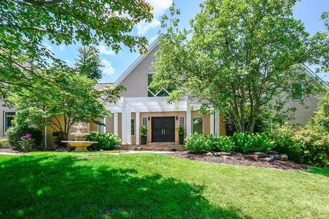 2433 Lakeridge Dr, Newburgh, IN 47630